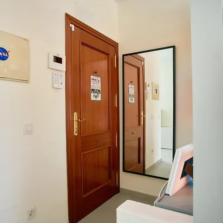 Work & Pet Friendly Urban Flat Close To The Beach *