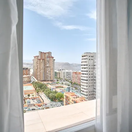 Work & Pet Friendly Urban Flat Close To The Beach Apartment